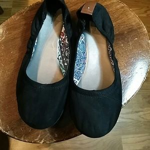 Black ballerina (flats) shoes; worn only twice!